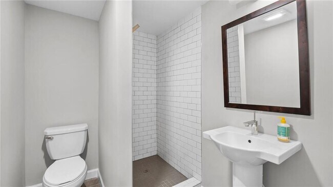 Building Photo - 3532 Paces Pl NW