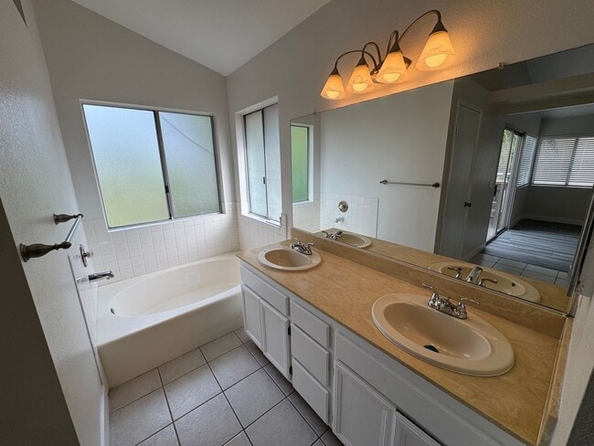 Building Photo - Beautiful 4 Bedroom in Rancho San Diego