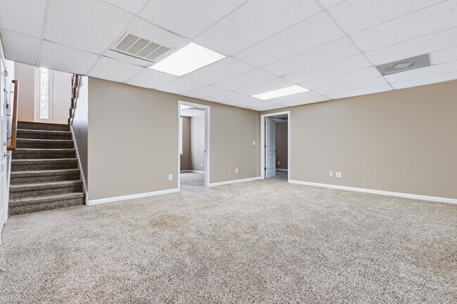 Building Photo - Flagstone Drive