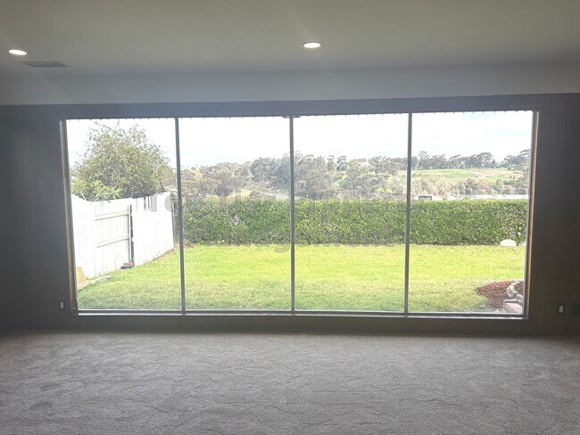 Building Photo - ***Oceanside Charmer 3 bed / 2 bath House ...