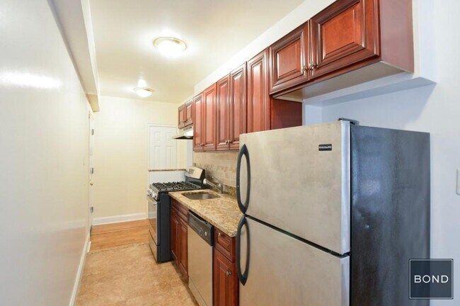 Building Photo - 301 E 38th St
