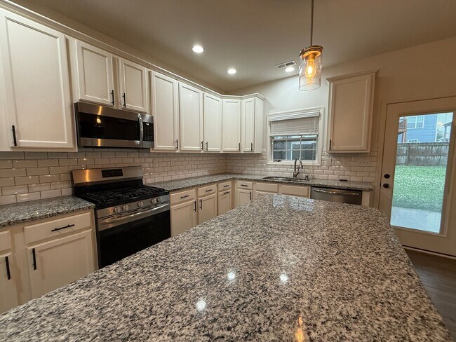 Building Photo - **For Rent: Gorgeous 4 Bed, 2.5 Bath Home ...