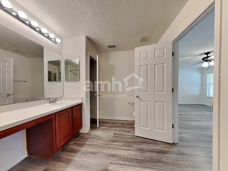 Building Photo - 76163 Long Pond Loop