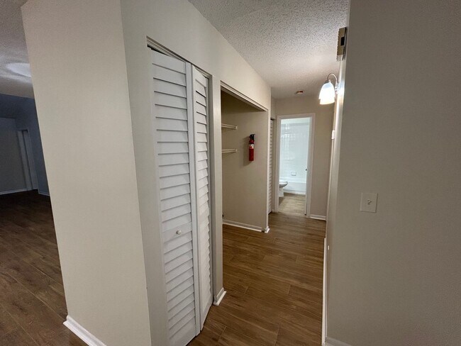Building Photo - 2611 Antilles Dr