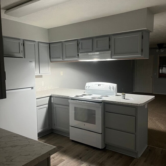 Building Photo - Apartment for Rent