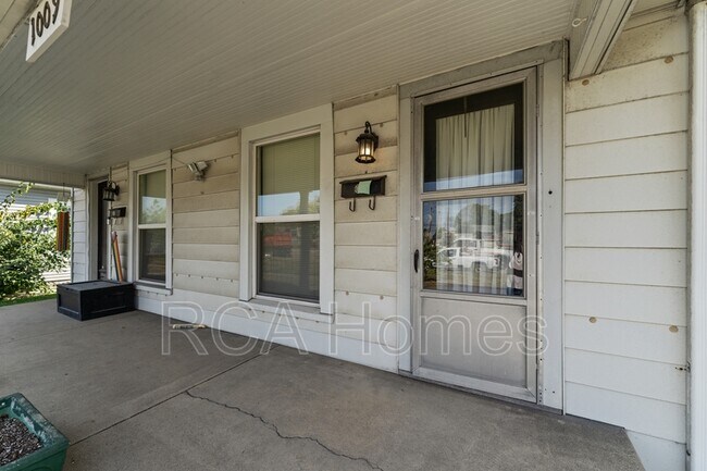 Building Photo - 1009 E Raymond St