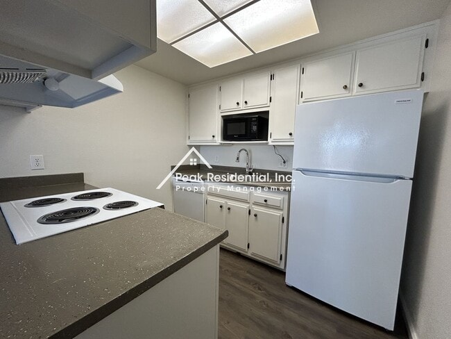 Building Photo - Orangevale 2bd/1ba Duplex with Garage