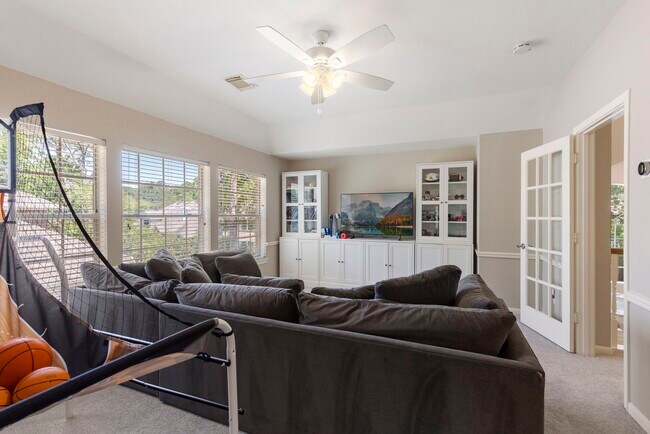 Building Photo - 10 Scenic Mill Pl
