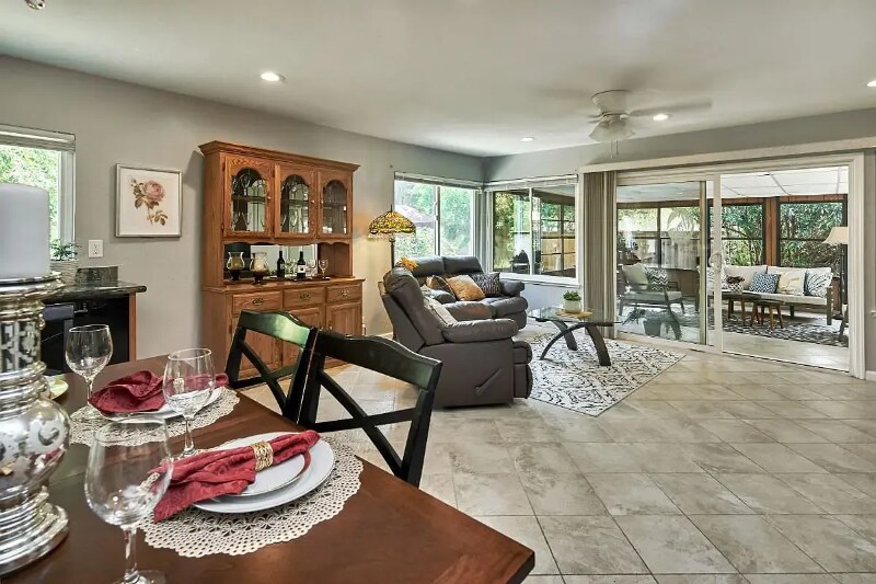 Building Photo - 313 Oakberry Way