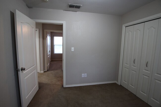 Building Photo - 15984 FM Rd 16