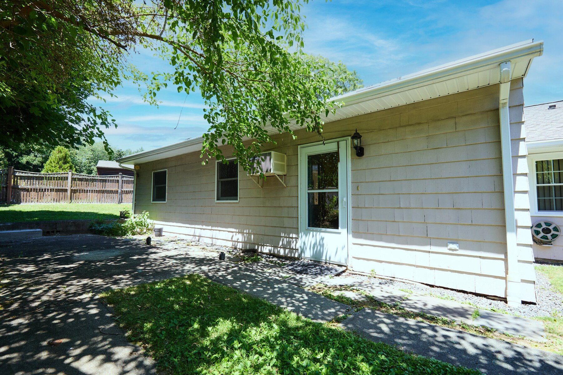 Building Photo - 15 Harvester Rd