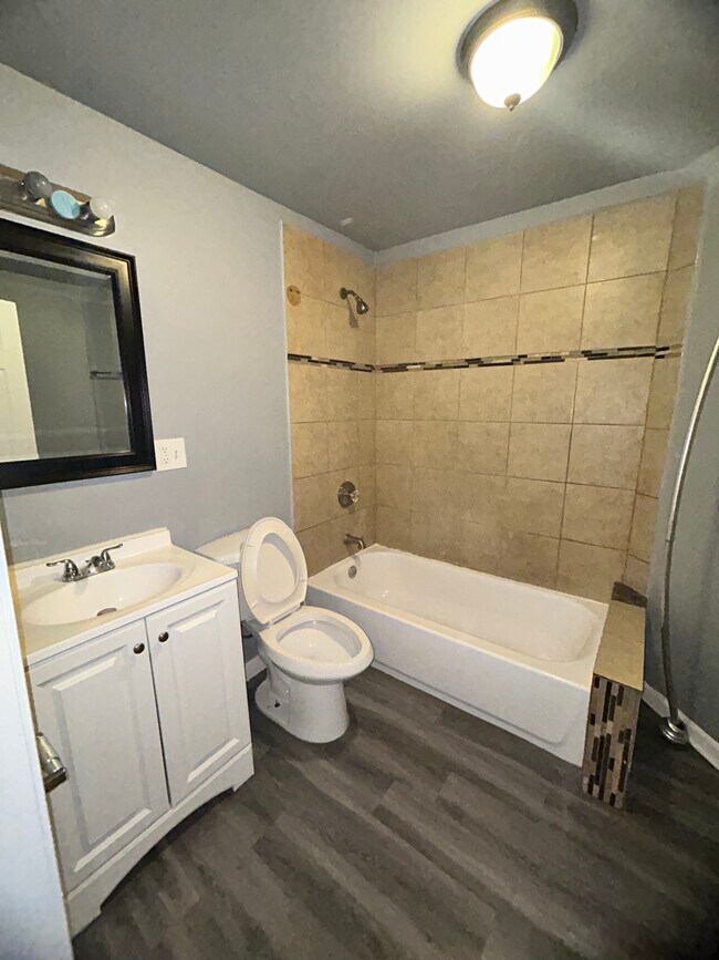 Building Photo - 146 W 66th St