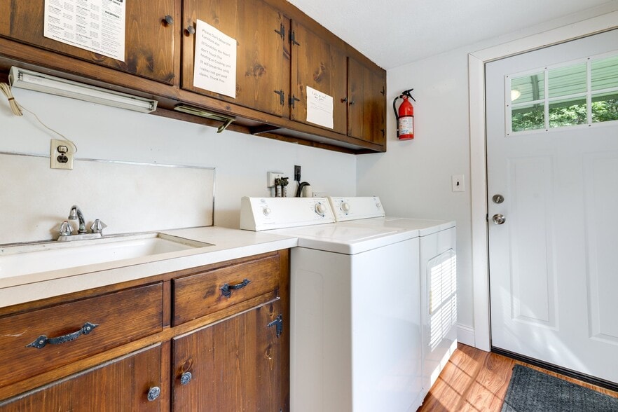 Building Photo - 44 Lakewood Dr