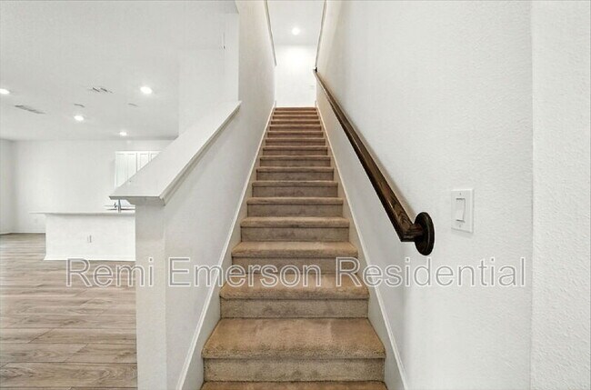 Building Photo - 700 Benoi Dr