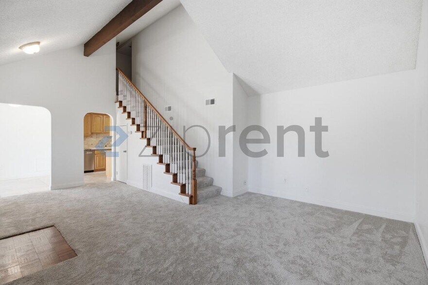 Building Photo - Unit