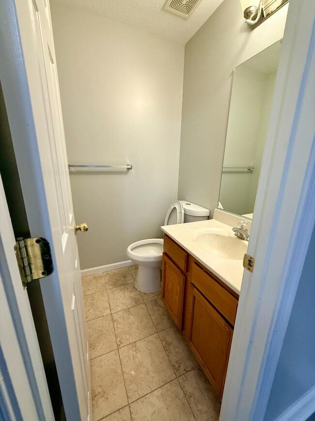 Building Photo - 838 Lowe Rd