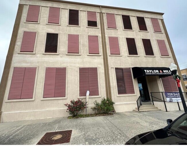 Building Photo - 801 6th St N