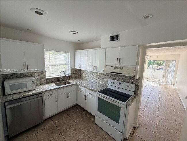 Building Photo - 7715 SW 86th St