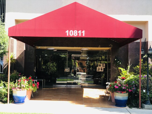 Facade - 10811 Ashton Ave