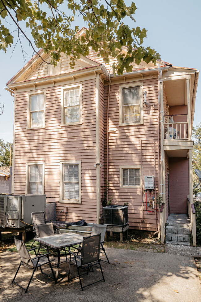 Building Photo - Renovated 2 Bed 2 Bath Charleston Victorian Home