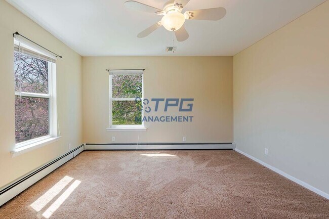 Building Photo - 8 Windsor Dr