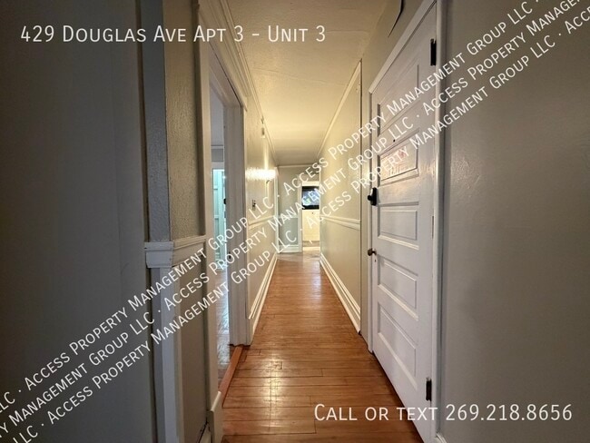 Building Photo - 429 Douglas Ave