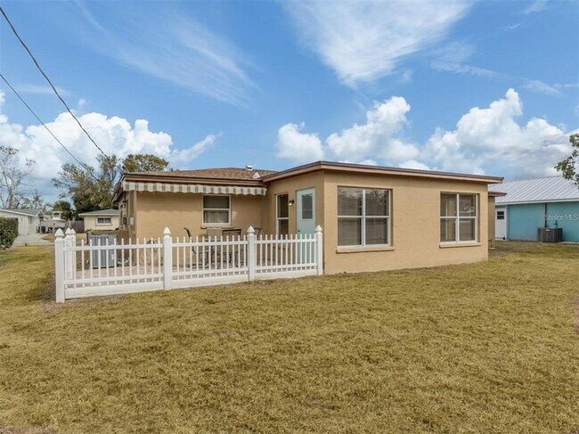 Building Photo - 1215 Mango Ave