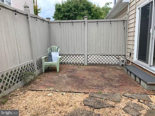 Building Photo - 1440 Kenmore Ave