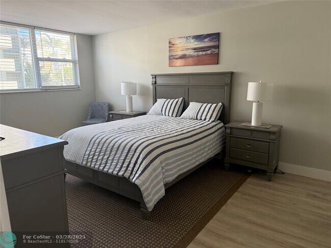 Building Photo - 1236 Hillsboro Mile