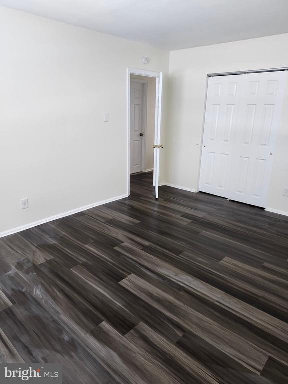 Building Photo - 13 Reliance Ct