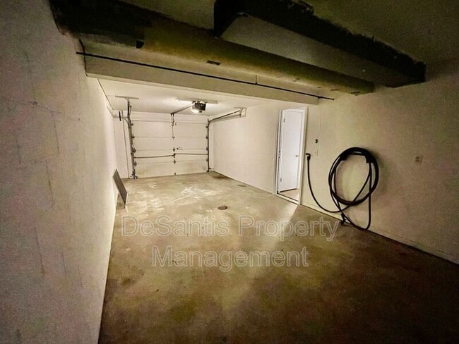 Building Photo - 3272 Ridge Rd Ext