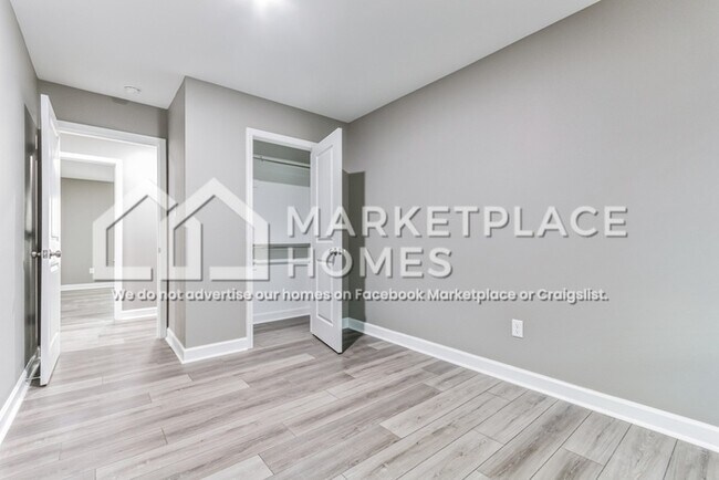 Building Photo - 1519 W 15th St