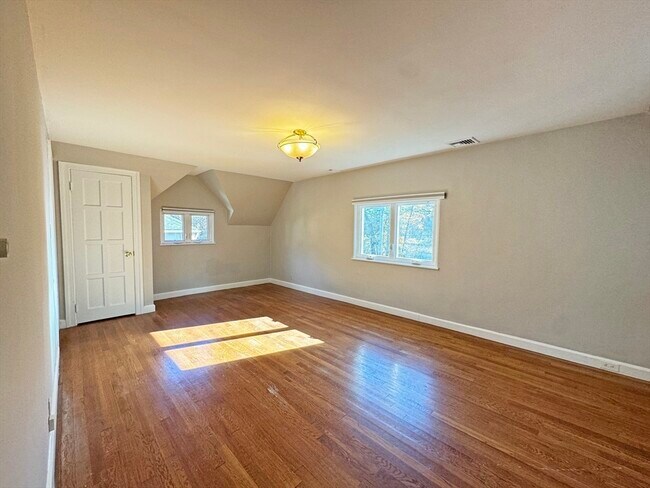 Building Photo - 280 Quinobequin Rd