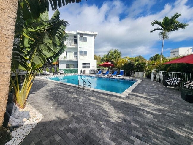 Building Photo - 2101 Normandy Dr