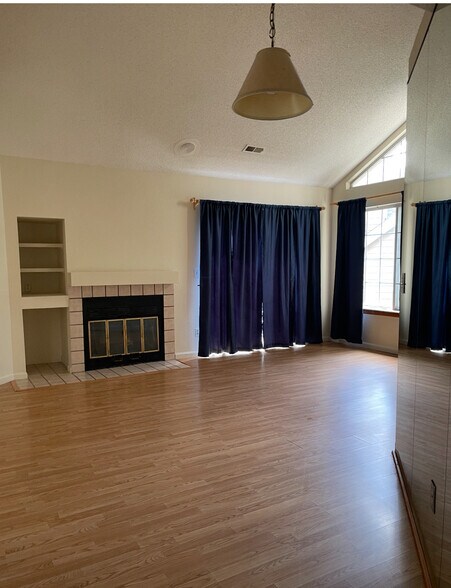 Building Photo - 6036 Gunbarrel Ave
