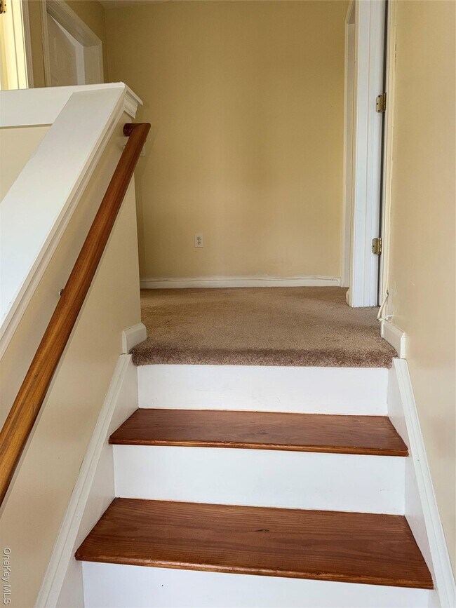 Building Photo - 219 Mary Lou Ave