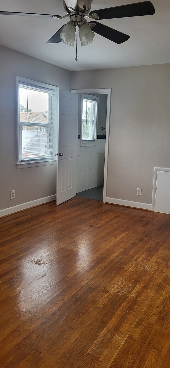 Building Photo - 425 26th St