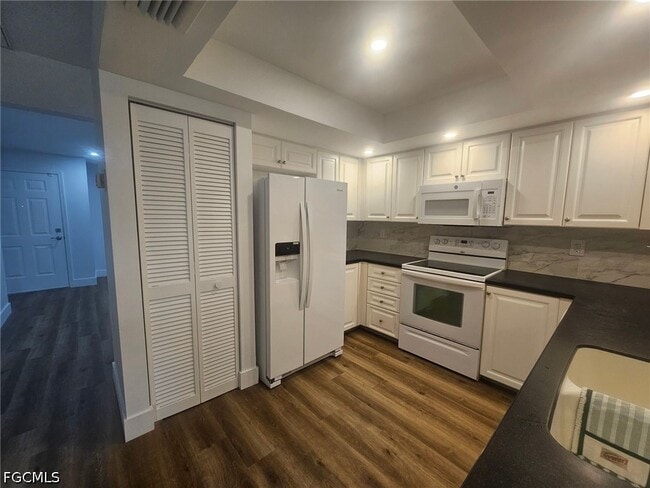 Building Photo - 5989 Hillyer Ct