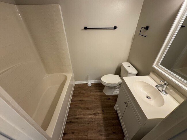 Building Photo - Spacious 4-Bedroom Home with 3 Full Baths in Whispering Trails – Pet Friendly!