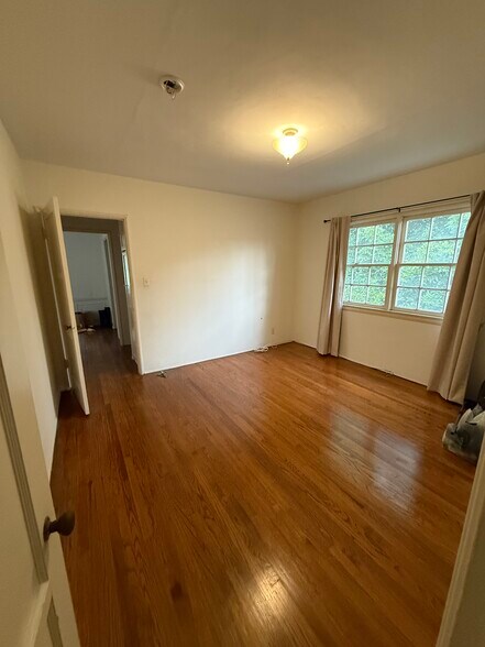 Bedroom - 1775 Kelton Ave