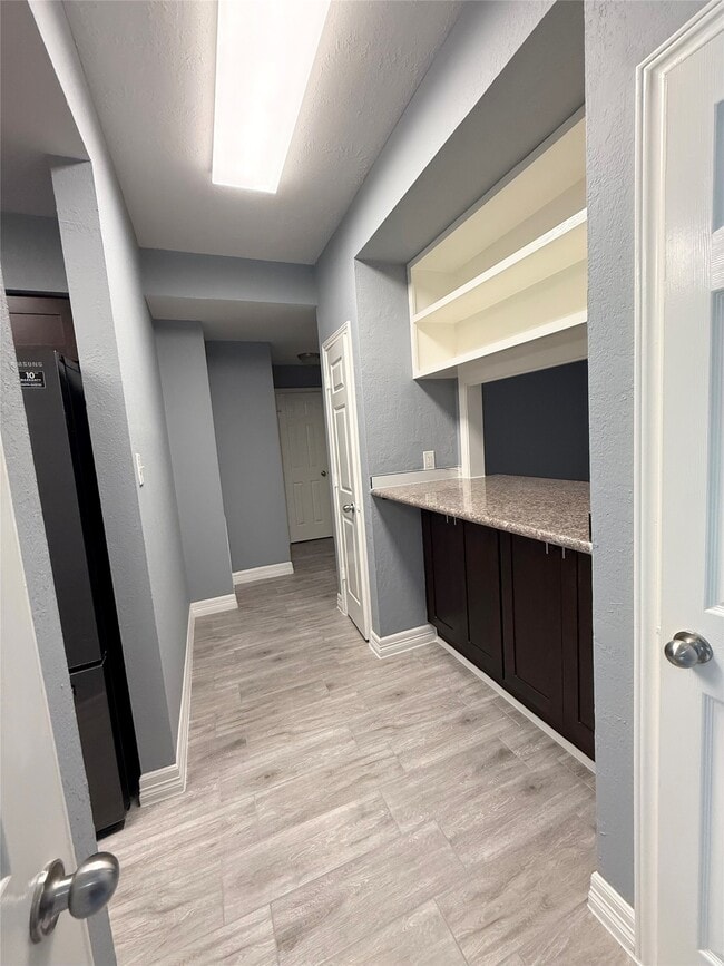 Building Photo - 5830 Clarewood Dr