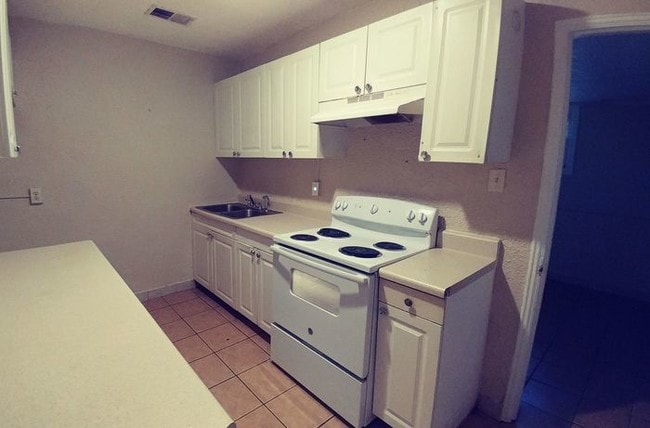 Building Photo - 2 Bedroom Duplex - Spartanburg