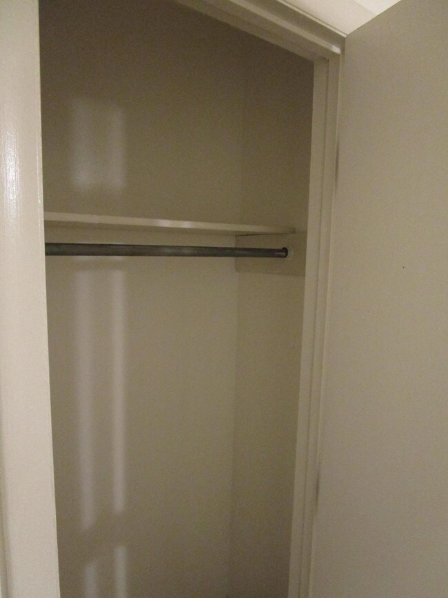 Building Photo - 6180 Circle Dr