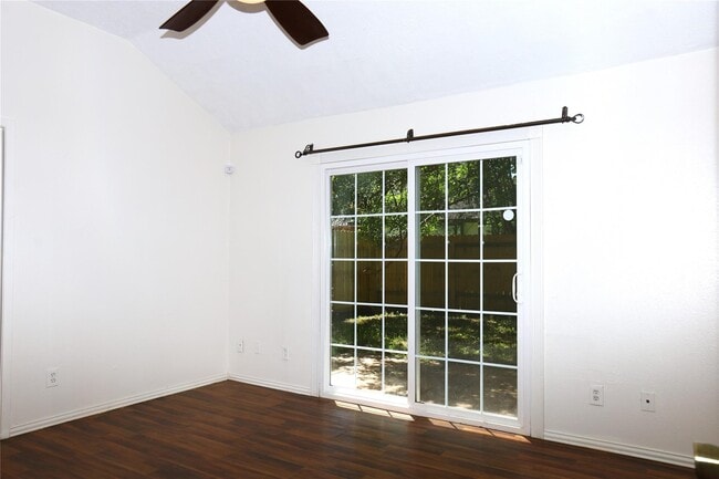 Building Photo - 135 Cotton Dr