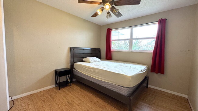 Building Photo - 484 Grandview Ave