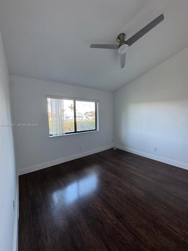 Building Photo - 5763 N Park Rd