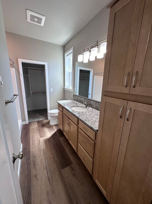 Building Photo - 4 Bedroom / 4 bath New Townhome. Every bedroom is its own Master Suite with your own full bathroo...