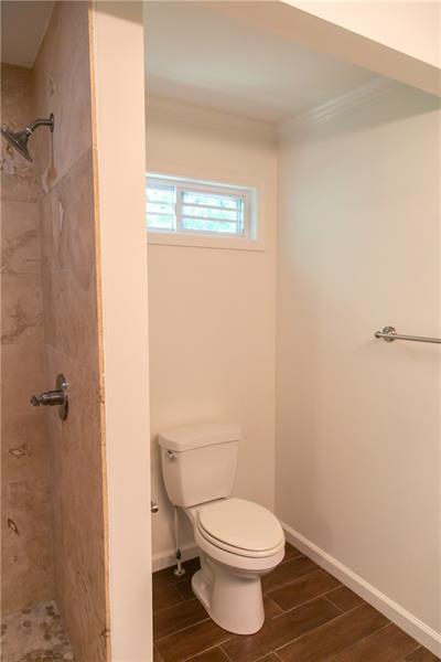 Building Photo - 1547 Delia Dr