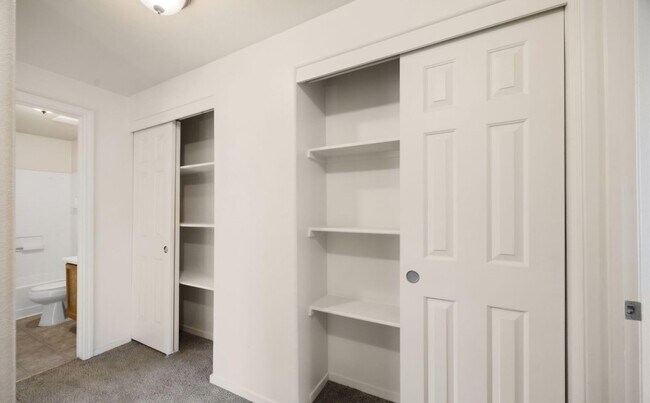 Building Photo - 4036 Village Dr