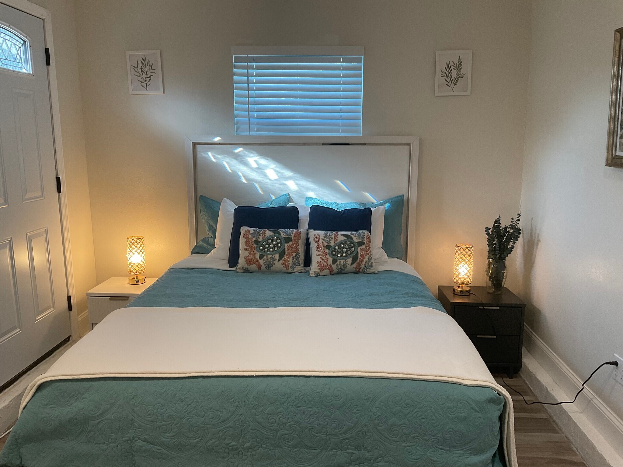 Queen bedroom - 2692 Cedarbrooke Dr